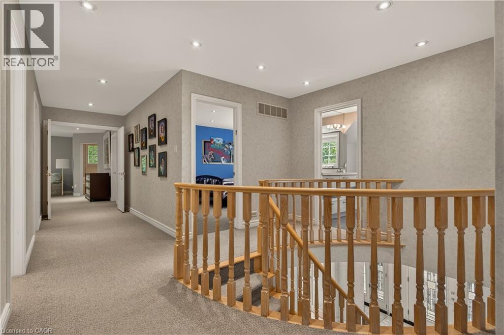 23 Lantern Lane, Dundas, ON