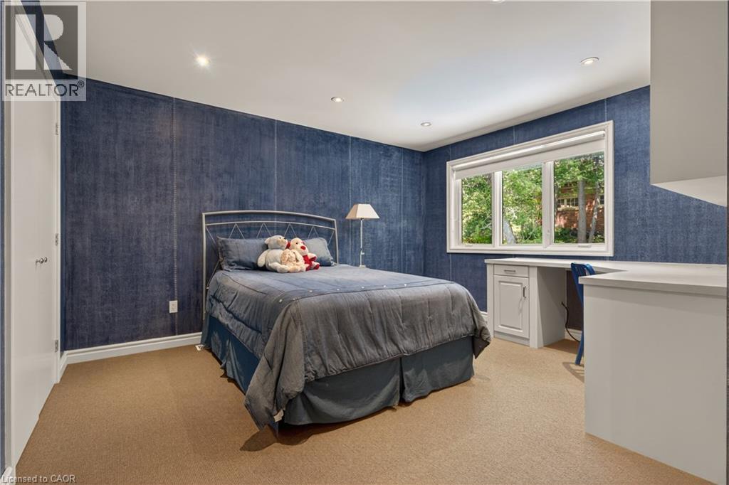 23 Lantern Lane, Dundas, ON