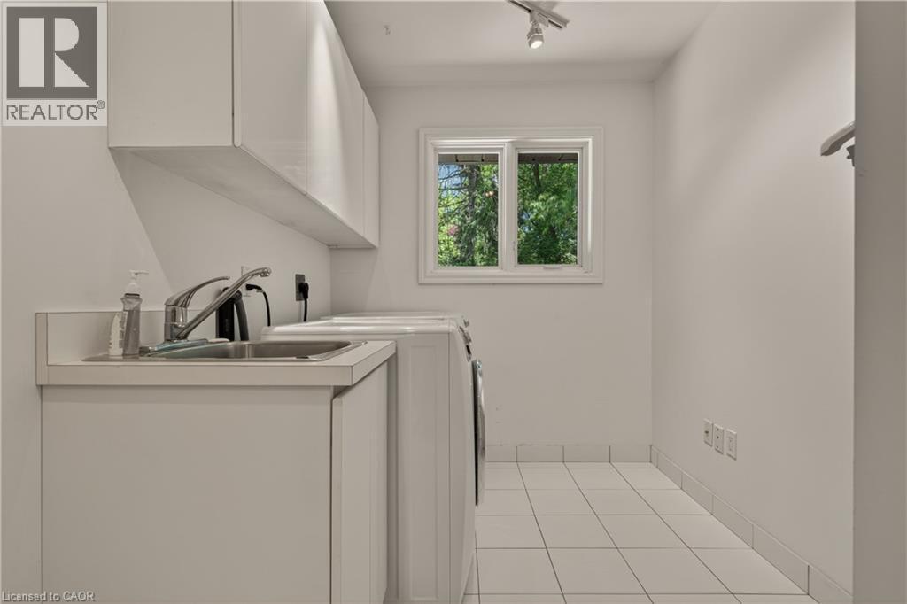 23 Lantern Lane, Dundas, ON