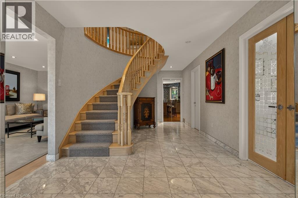 23 Lantern Lane, Dundas, ON
