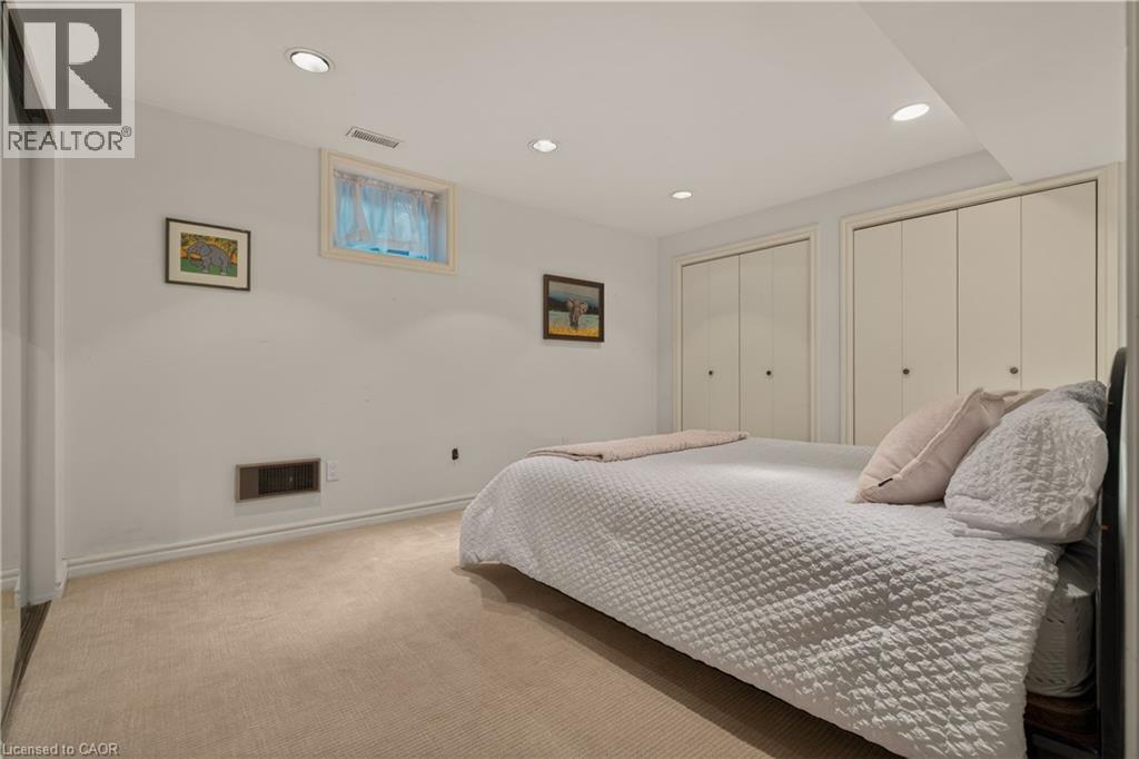 23 Lantern Lane, Dundas, ON