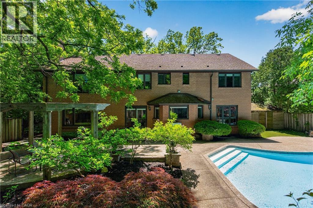23 Lantern Lane, Dundas, ON