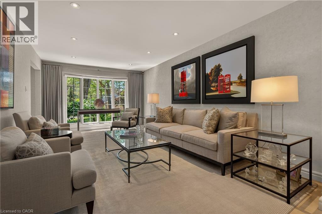 23 Lantern Lane, Dundas, ON
