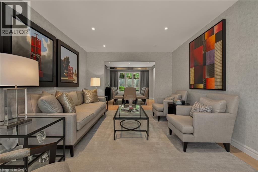 23 Lantern Lane, Dundas, ON