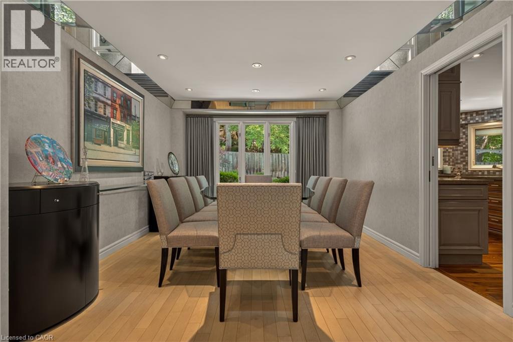 23 Lantern Lane, Dundas, ON