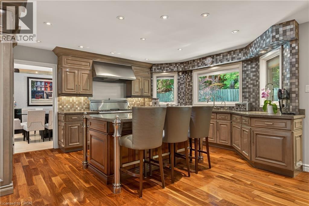 23 Lantern Lane, Dundas, ON