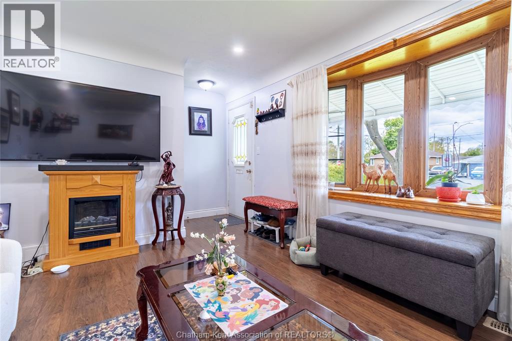 6 Biddell Avenue, Chatham, ON