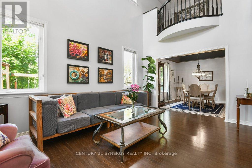 37 Windfield Crescent, Ottawa, ON - Indoor Photo Showing Living Room