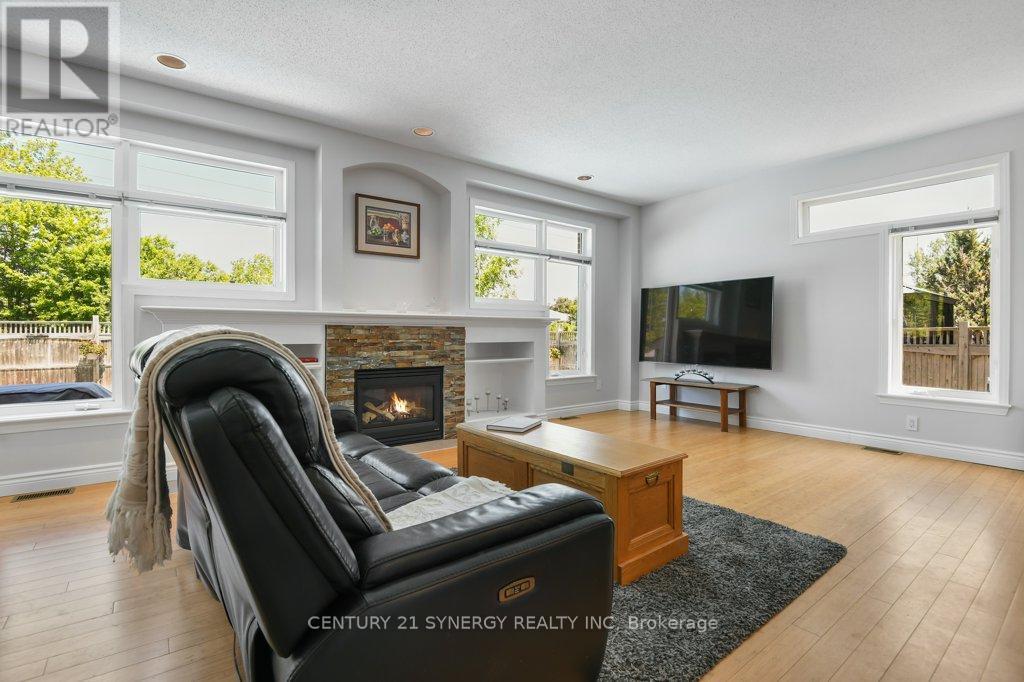 37 Windfield Crescent, Ottawa, ON - Indoor Photo Showing Living Room With Fireplace