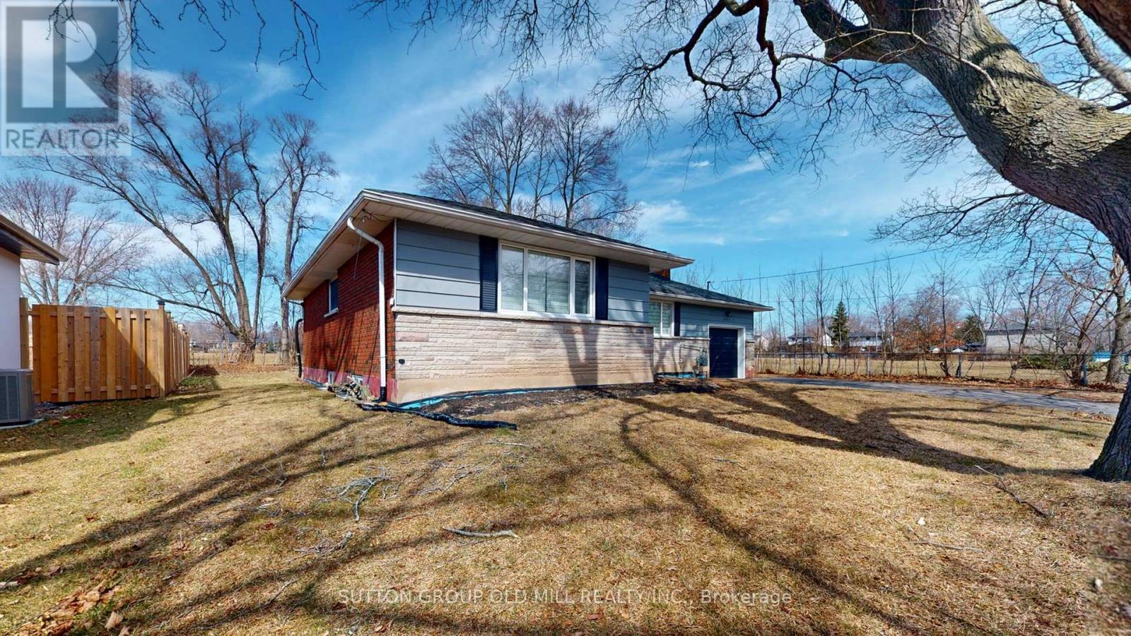 4447 Spruce Avenue, Burlington, ON