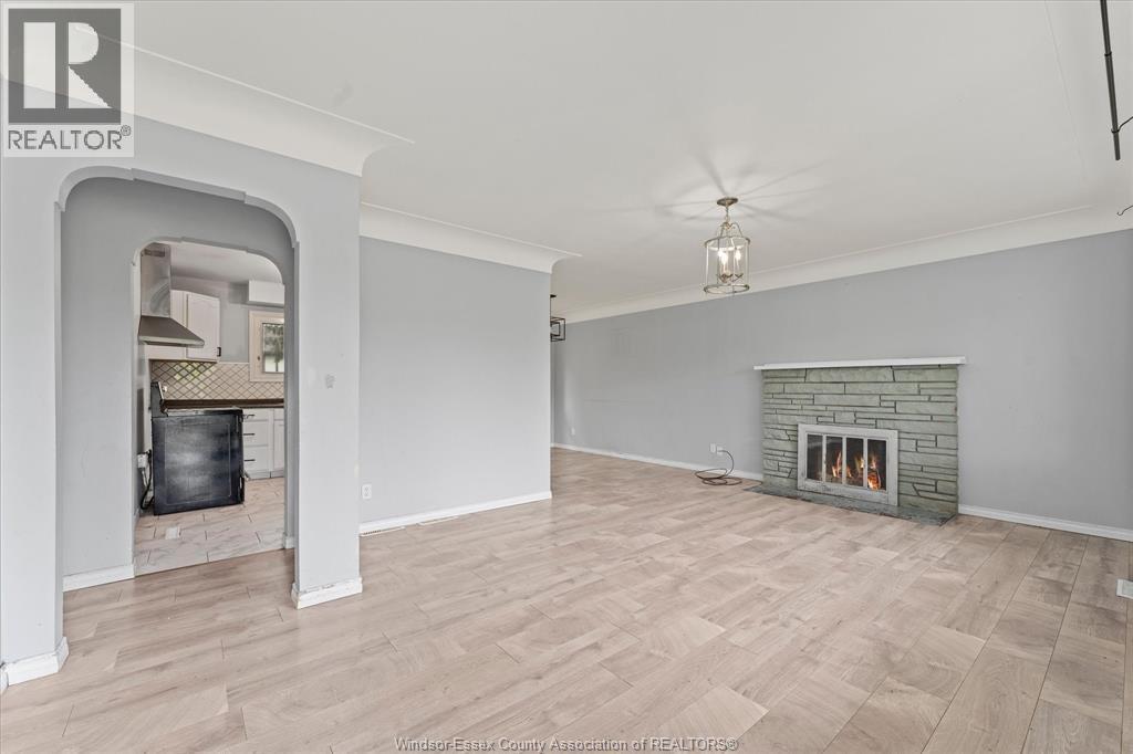 4065 Dougall, Windsor, ON