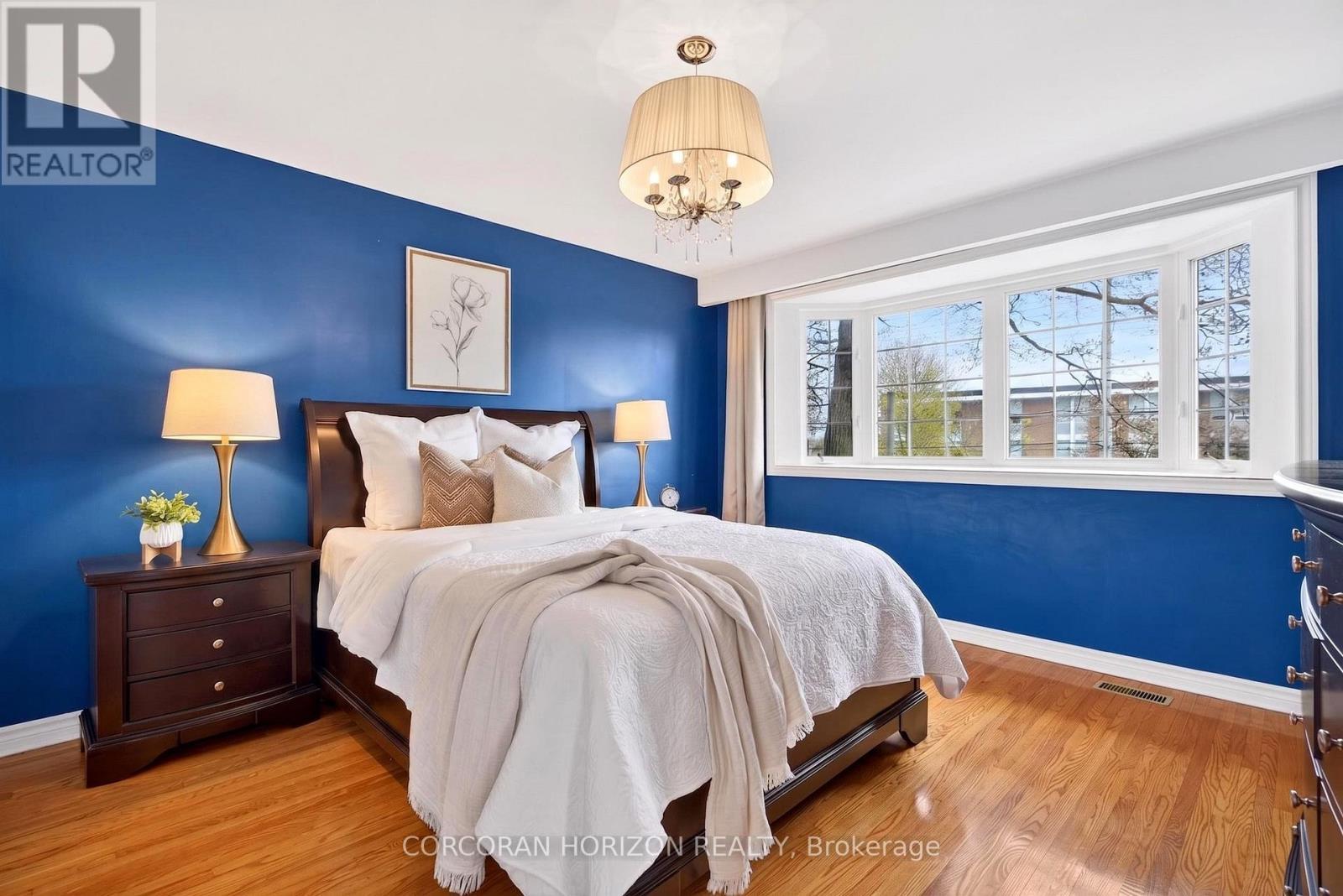 77 Mineola Road E, Mississauga, ON