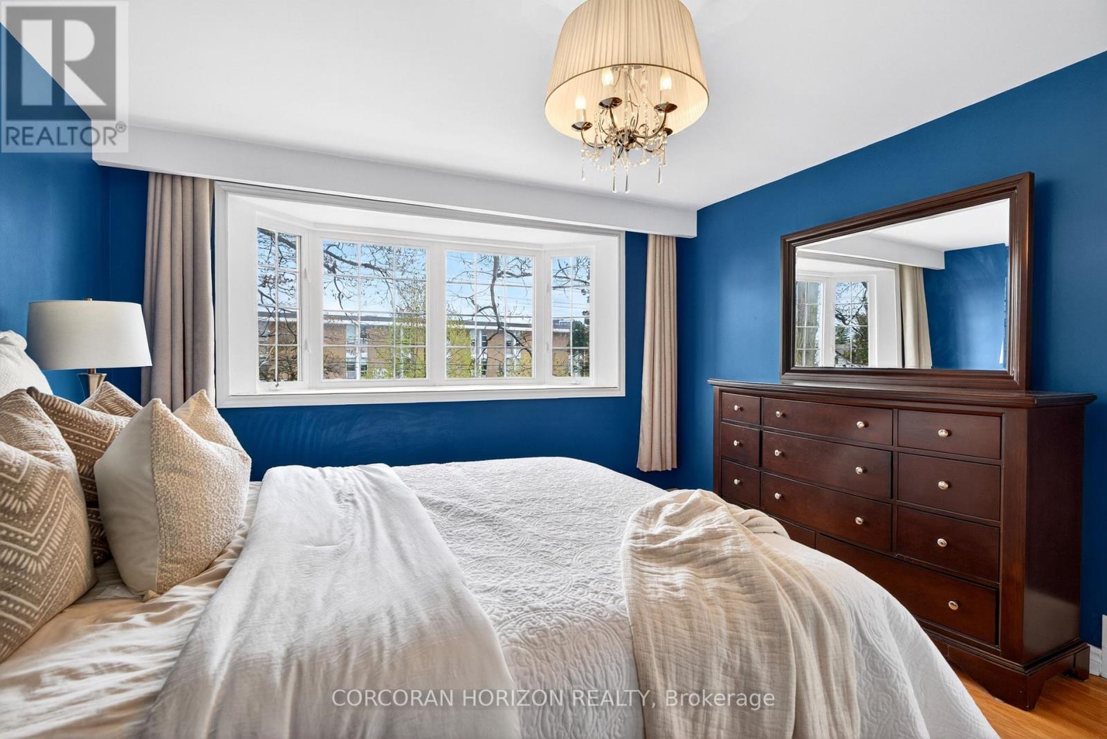 77 Mineola Road E, Mississauga, ON
