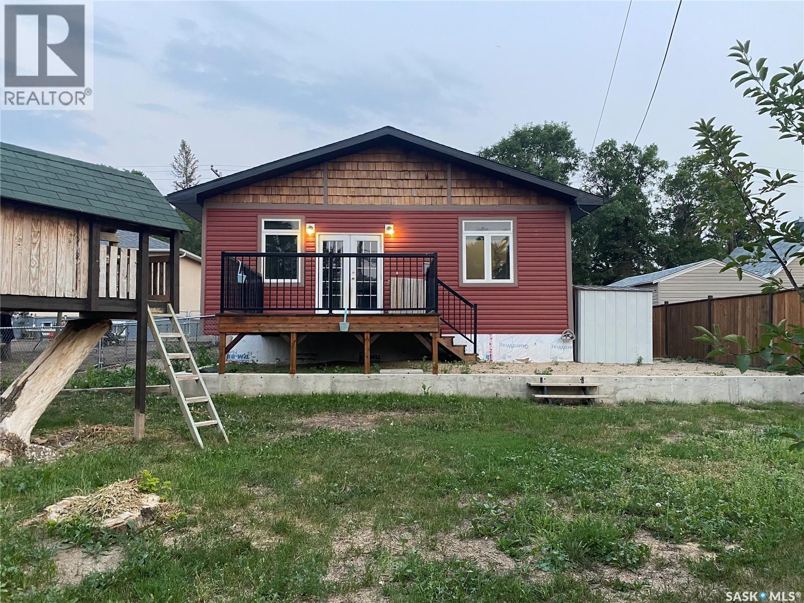 103 4Th Avenue Se, Weyburn, SK