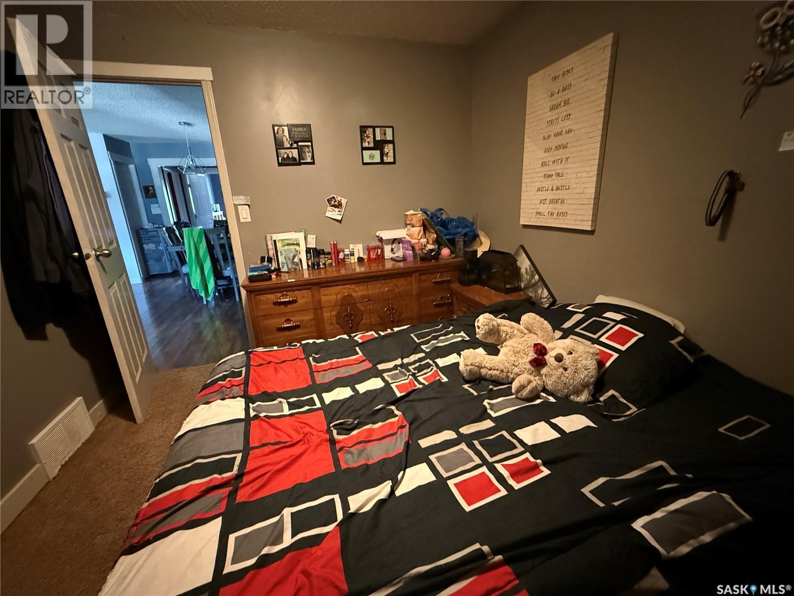 103 4Th Avenue Se, Weyburn, SK