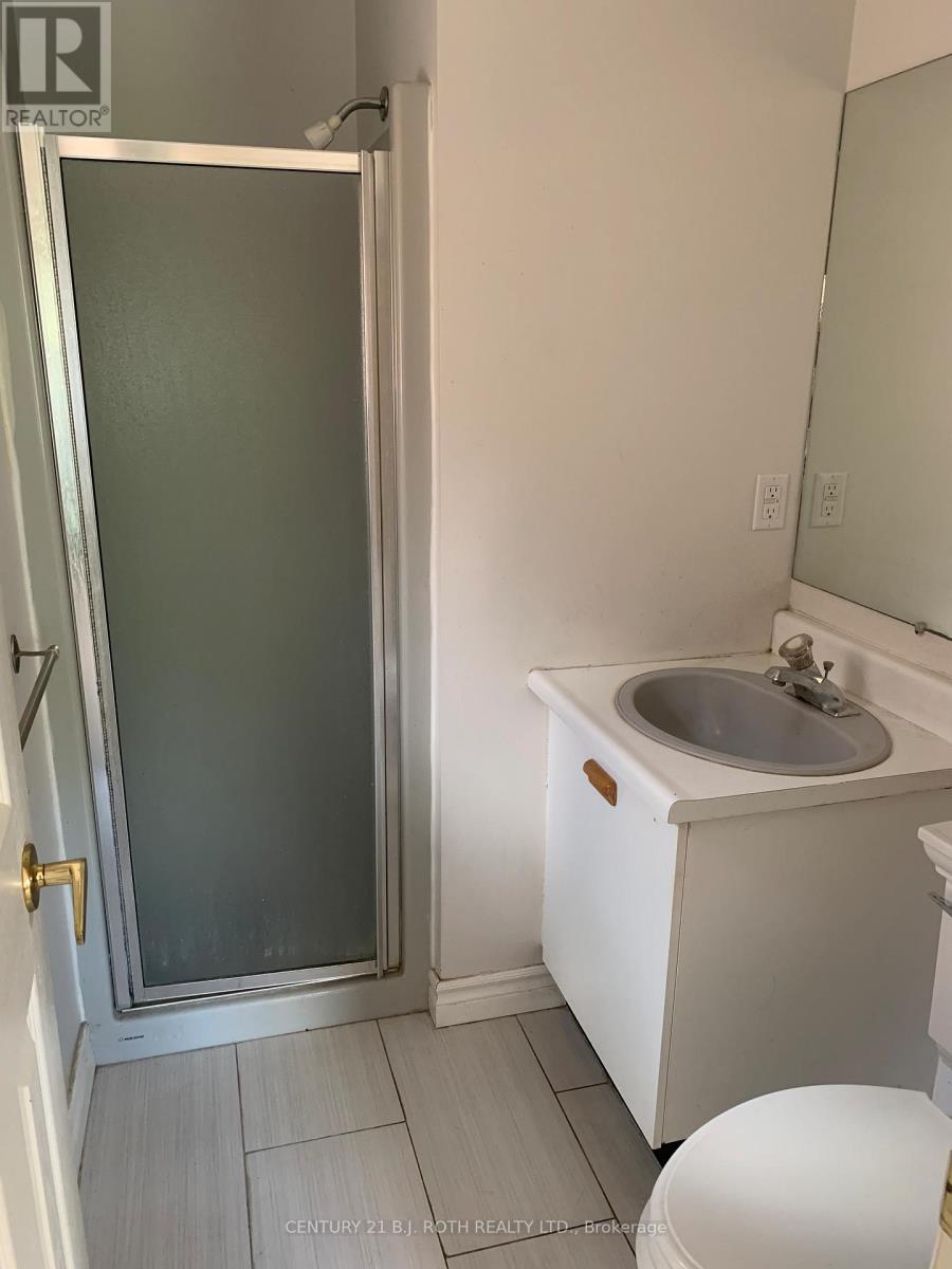 Primary Ensuite bathroom - Upper - 29 Irwin Drive, Barrie, ON