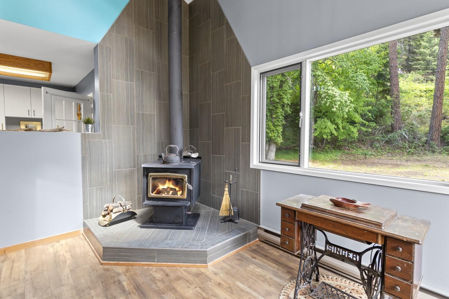 10917 3A Highway, Sanca, BC