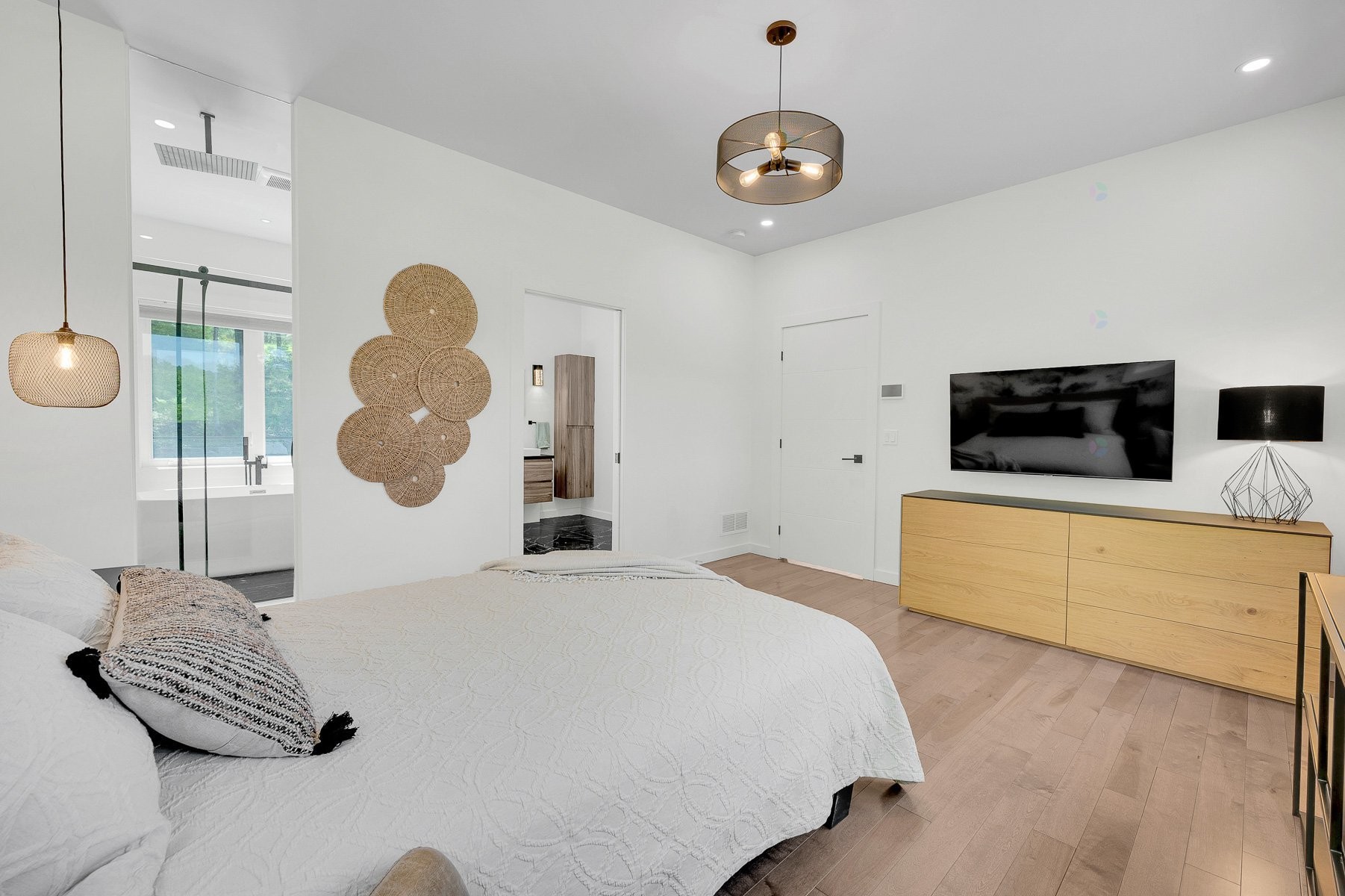Master Bedroom - 2100 Ch. De L'Étang, Sainte-Adèle, QC