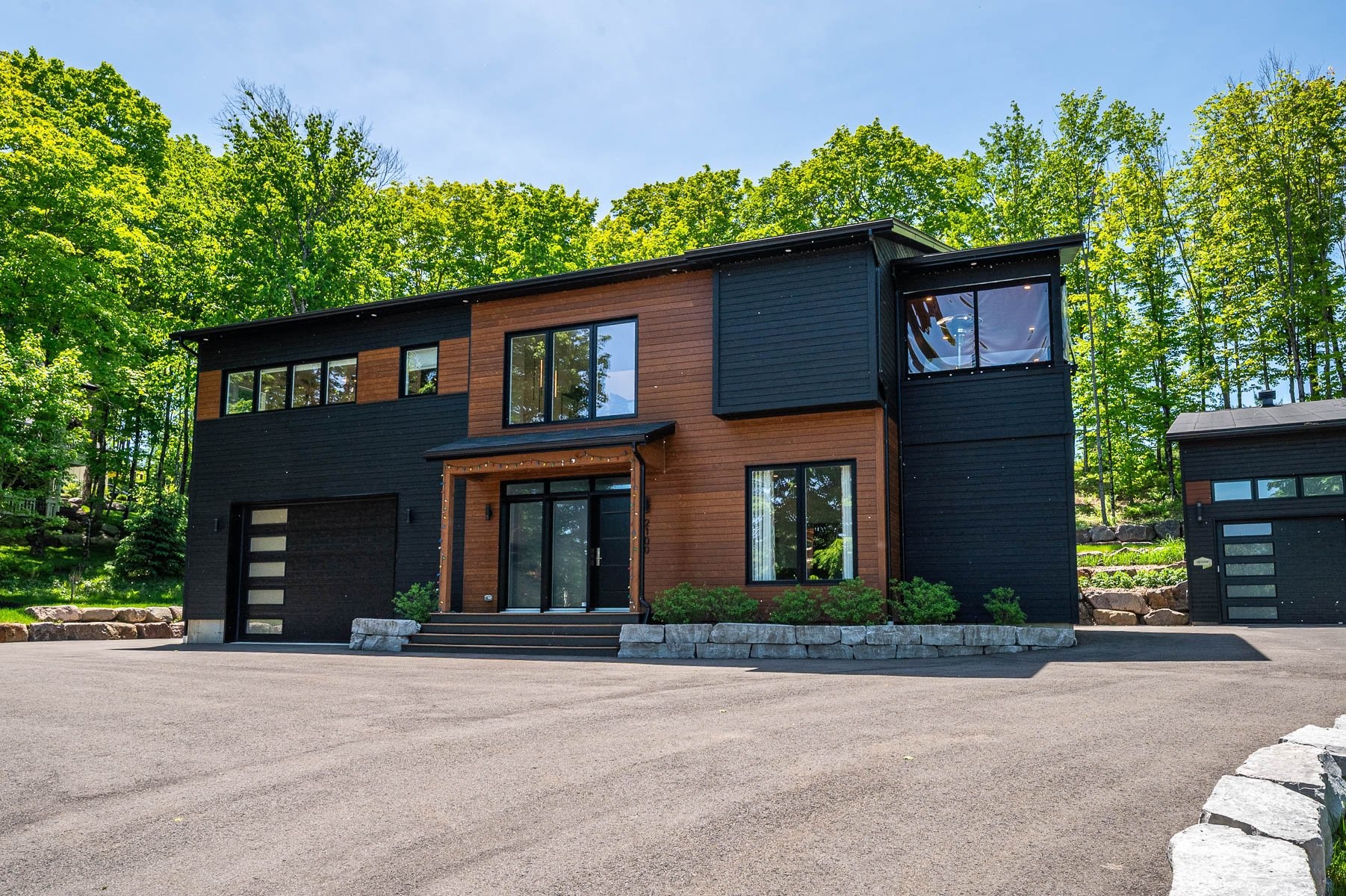 Front of Structure - 2100 Ch. De L'Étang, Sainte-Adèle, QC