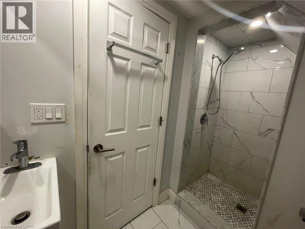 1 Madison Avenue, Hamilton, ON