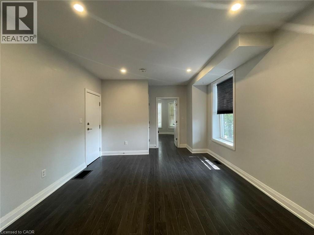 1 Madison Avenue, Hamilton, ON - Indoor Photo Showing Other Room