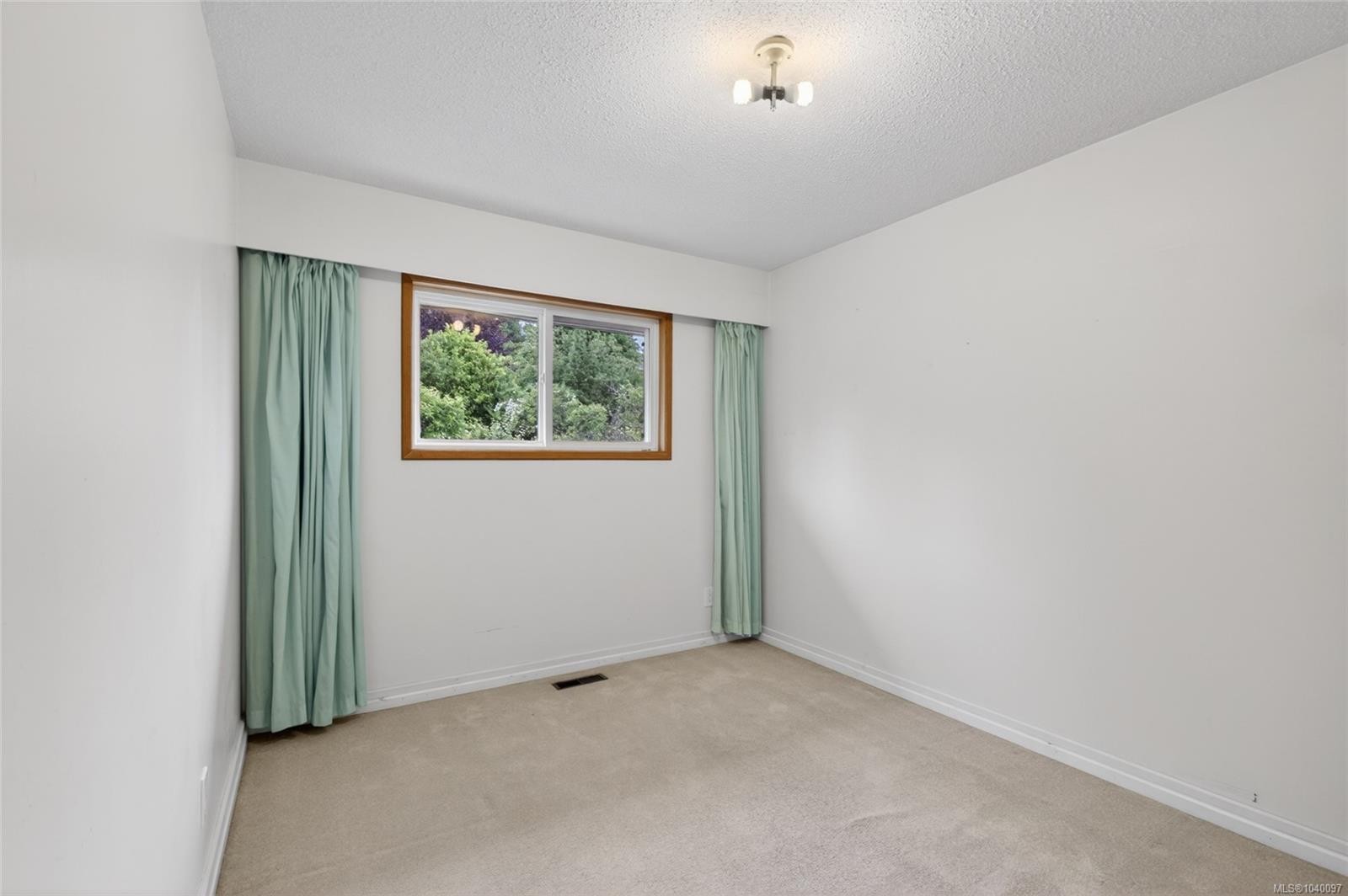 680 View Ave, Courtenay, BC