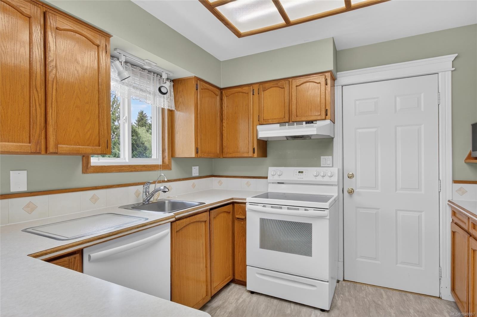 680 View Ave, Courtenay, BC