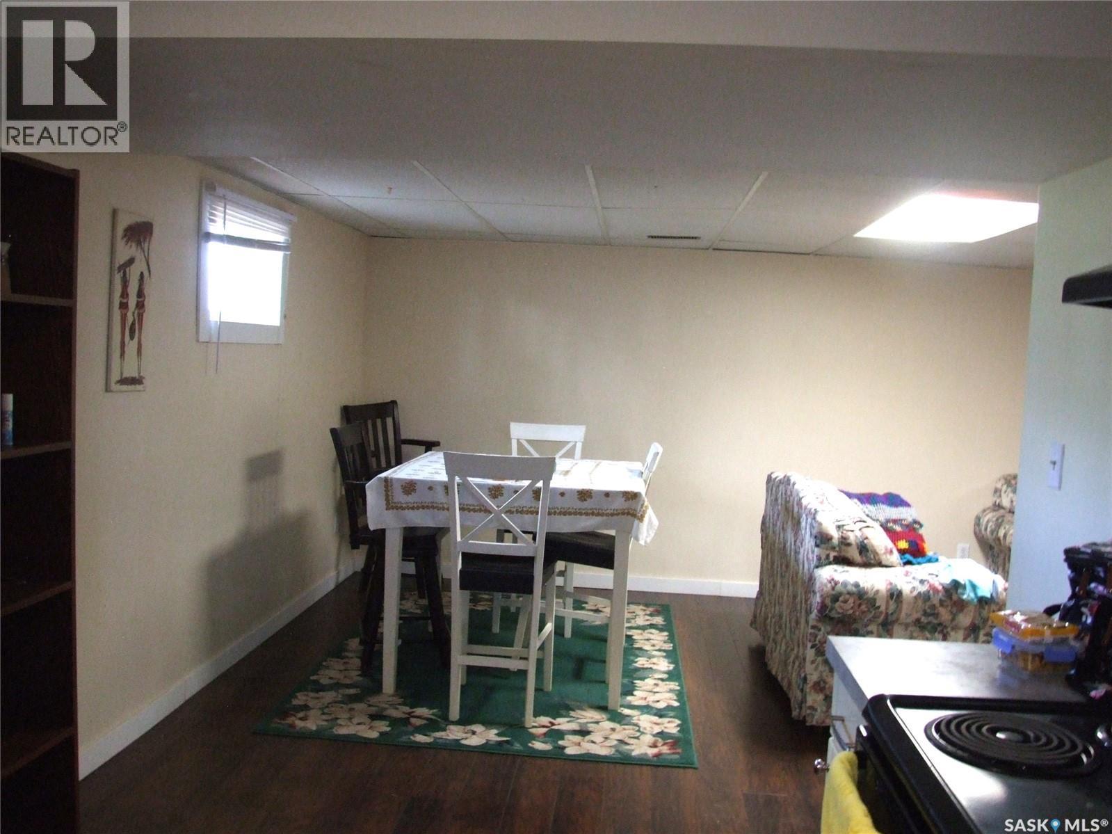 114 3Rd Street E, Leader, SK