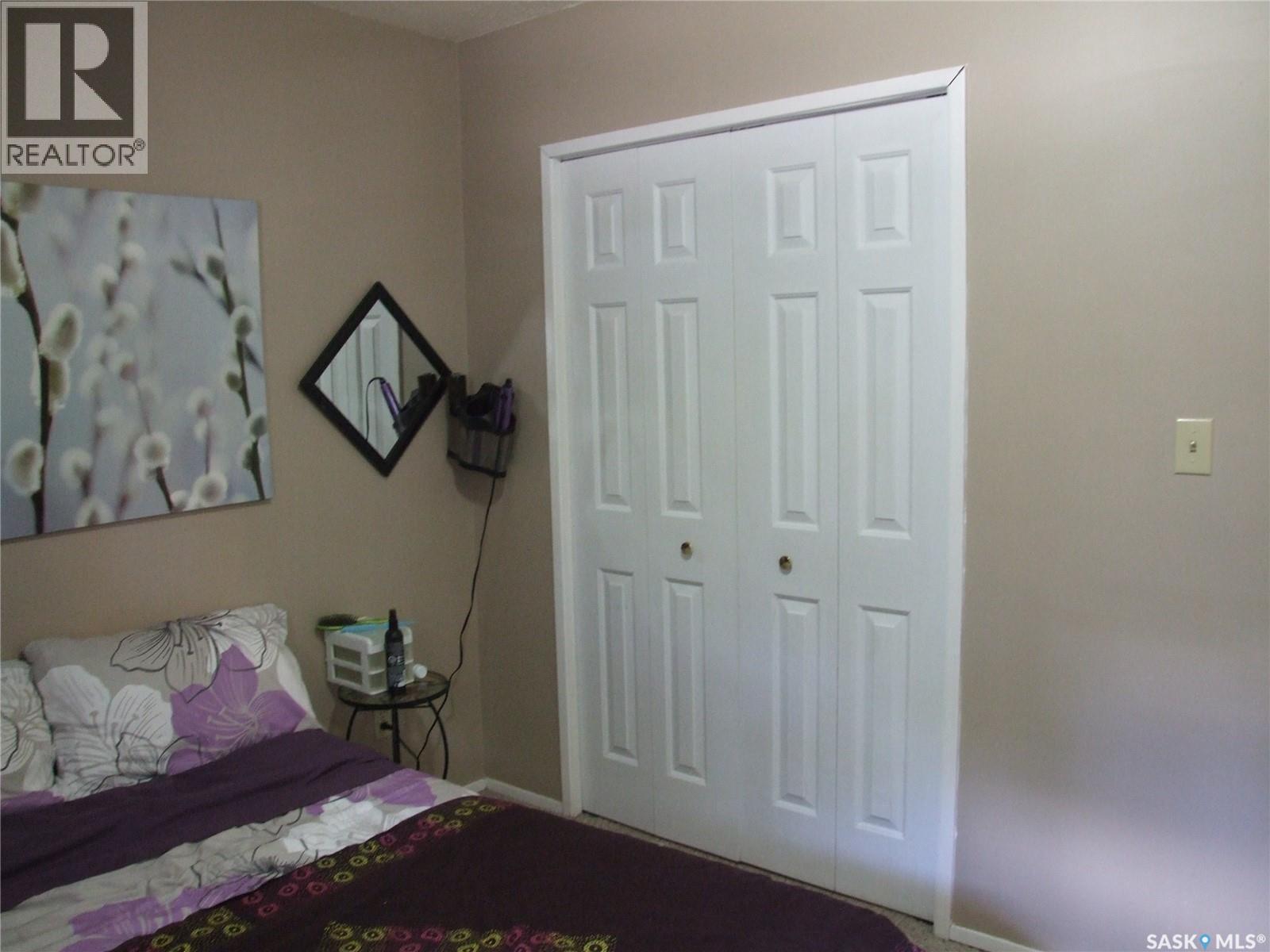 114 3Rd Street E, Leader, SK