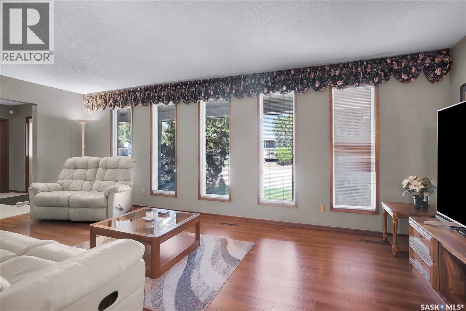 2 Cambridge Crescent, Saskatoon, SK