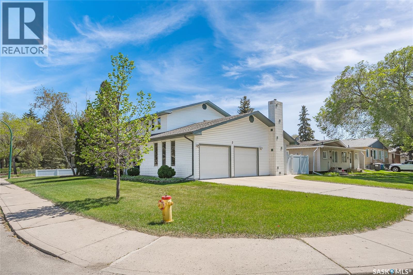 2 Cambridge Crescent, Saskatoon, SK