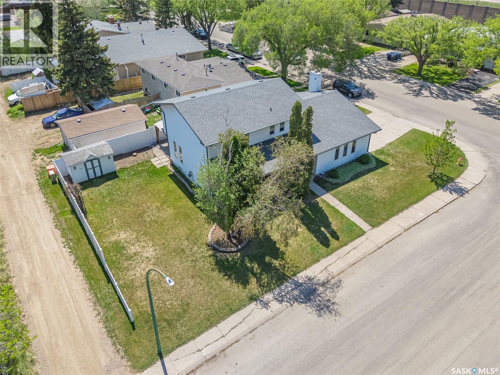 2 Cambridge Crescent, Saskatoon, SK