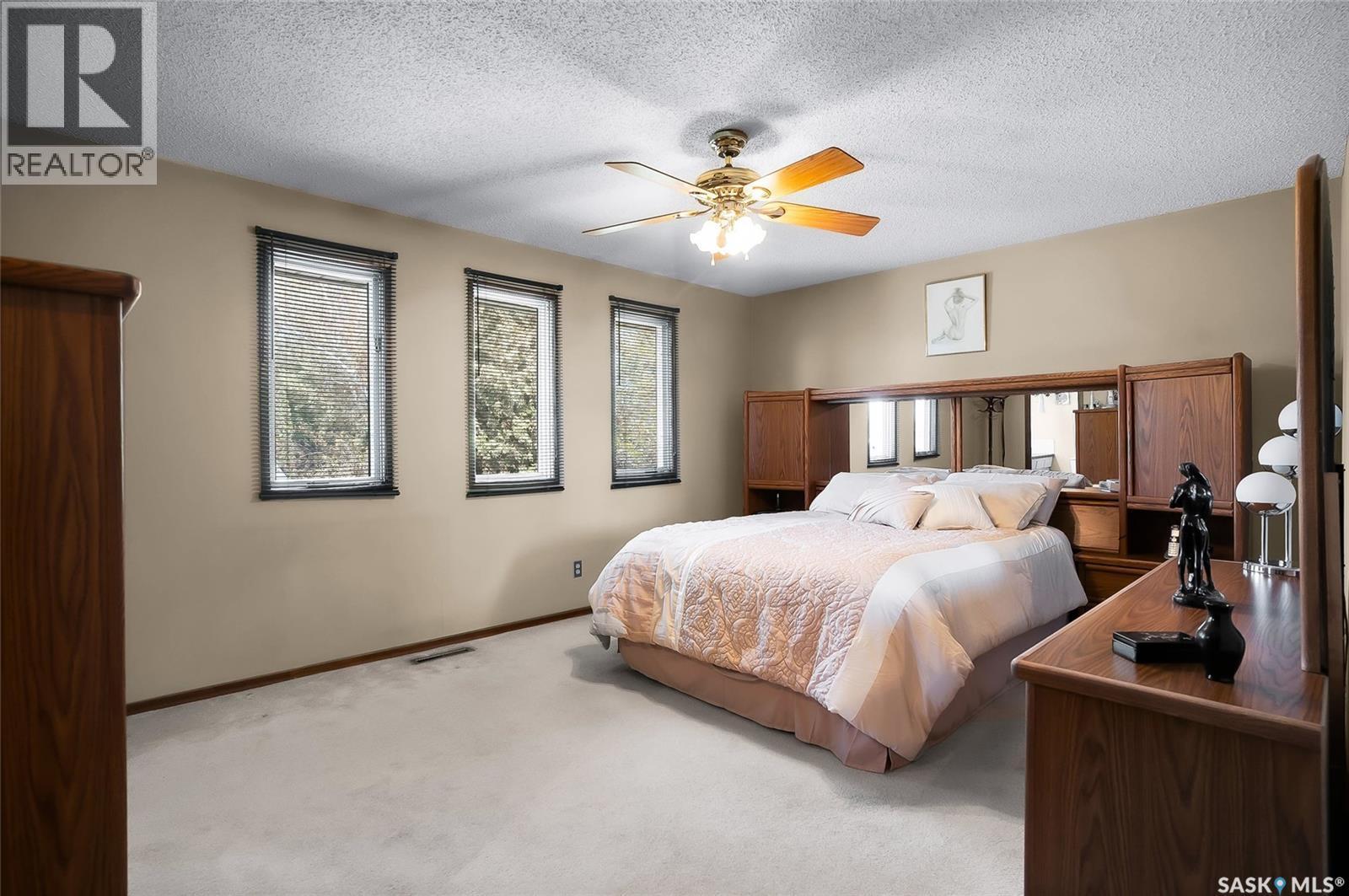 2 Cambridge Crescent, Saskatoon, SK