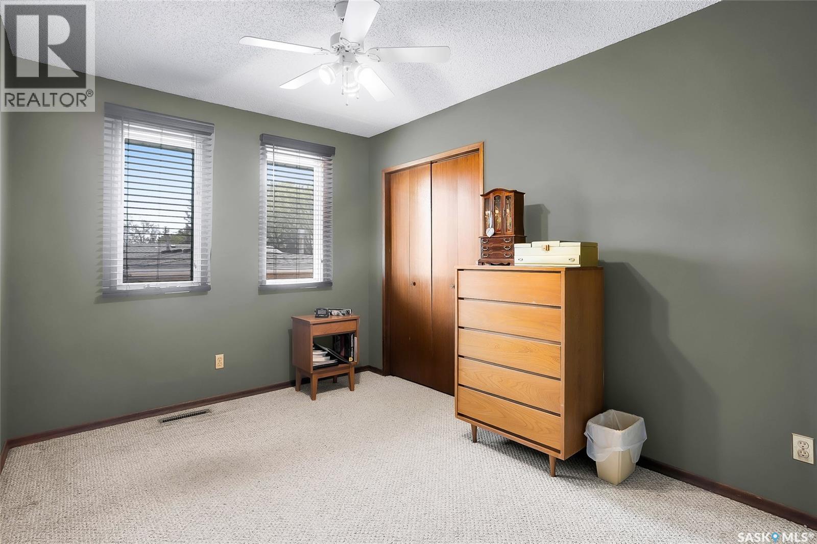 2 Cambridge Crescent, Saskatoon, SK