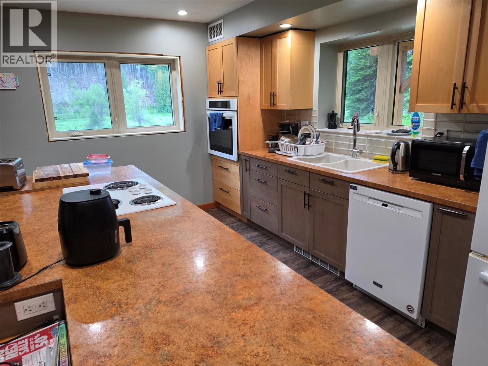 4638 6 Highway, Nelson, BC
