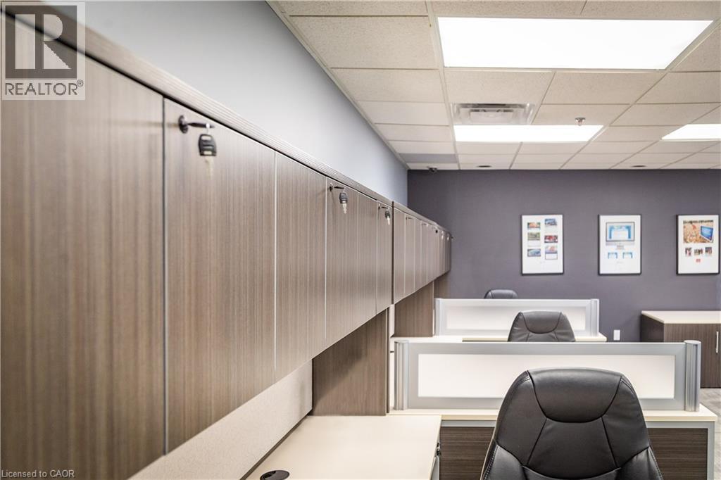Image quality insufficient for description - 5100 South Service Road, Burlington, ON