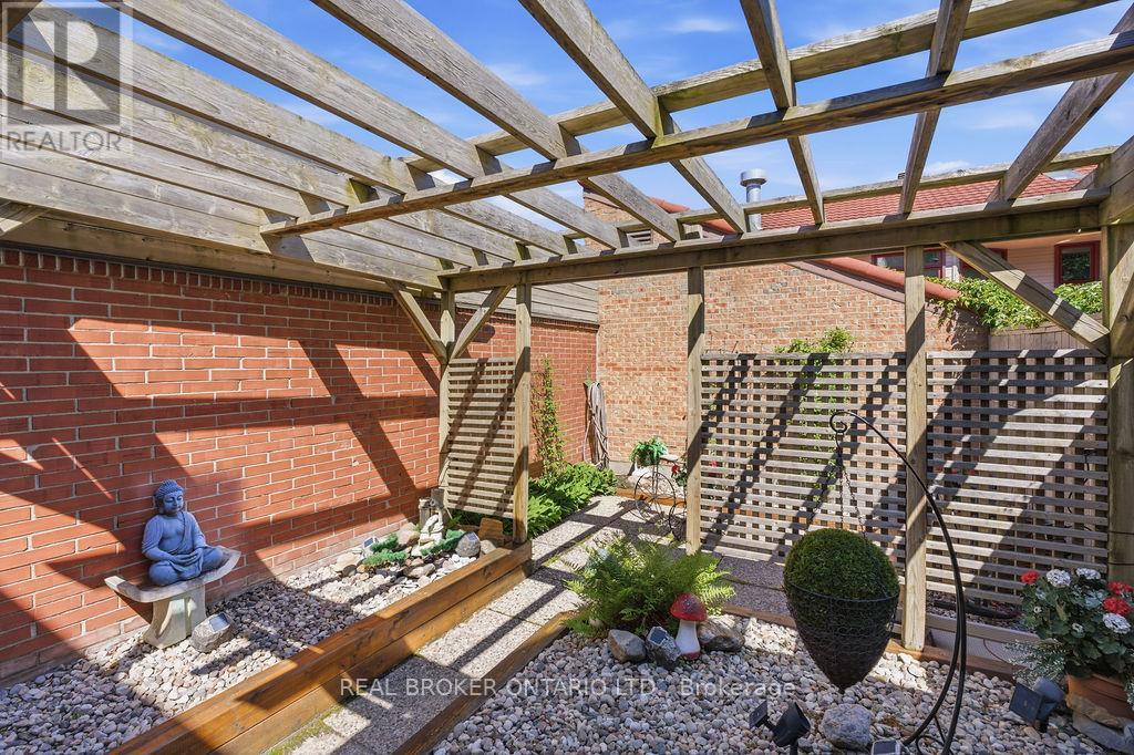 255 Bruyere Street, Ottawa, ON