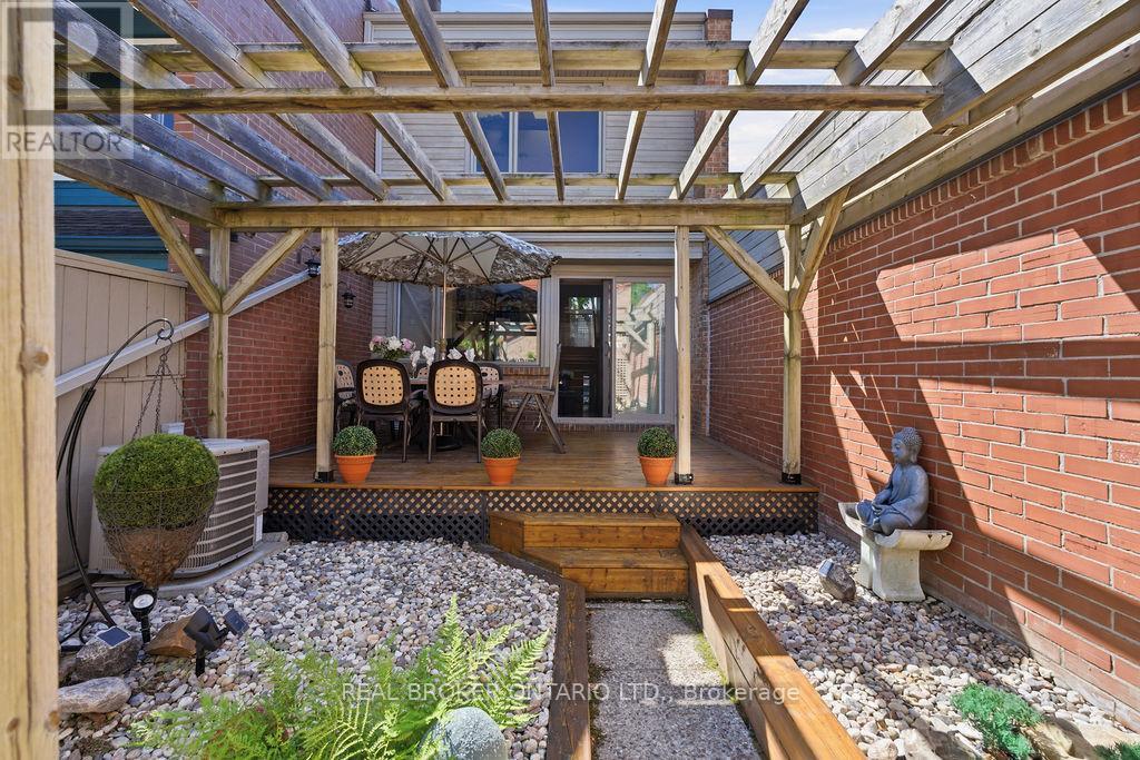255 Bruyere Street, Ottawa, ON