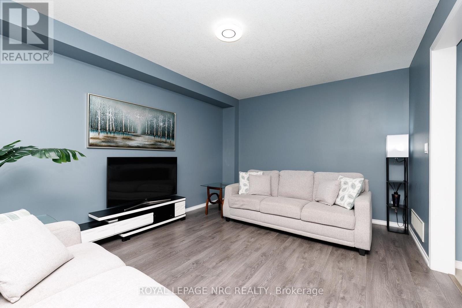 8002 Hackbery Trail, Niagara Falls (Brown), ON