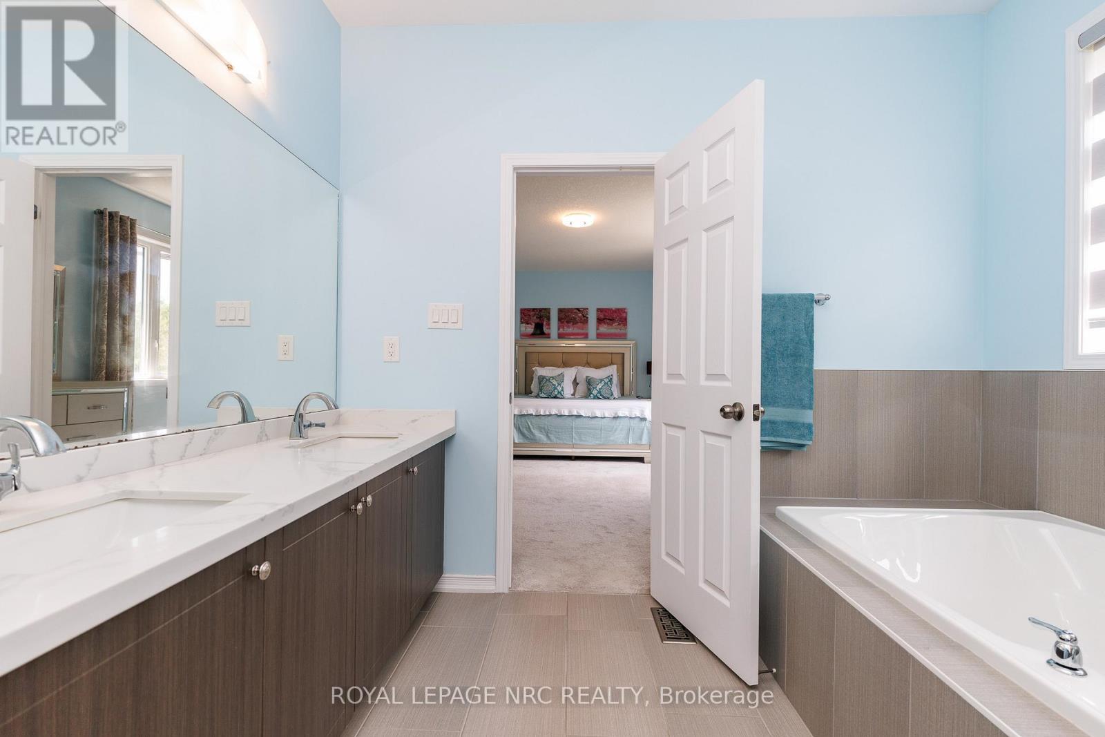 8002 Hackbery Trail, Niagara Falls (Brown), ON