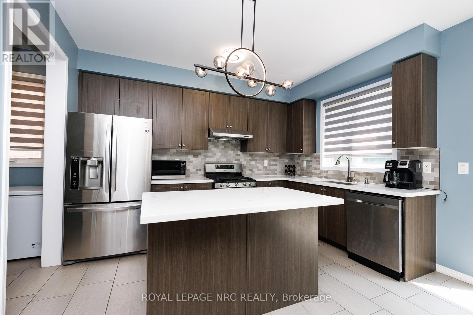 8002 Hackbery Trail, Niagara Falls (Brown), ON