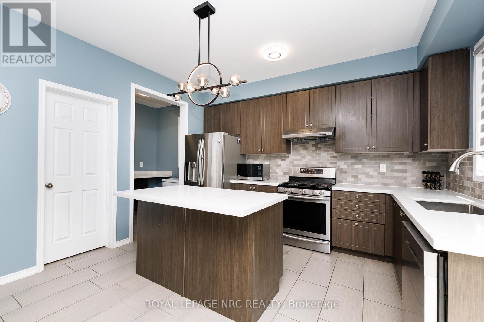 8002 Hackbery Trail, Niagara Falls (Brown), ON