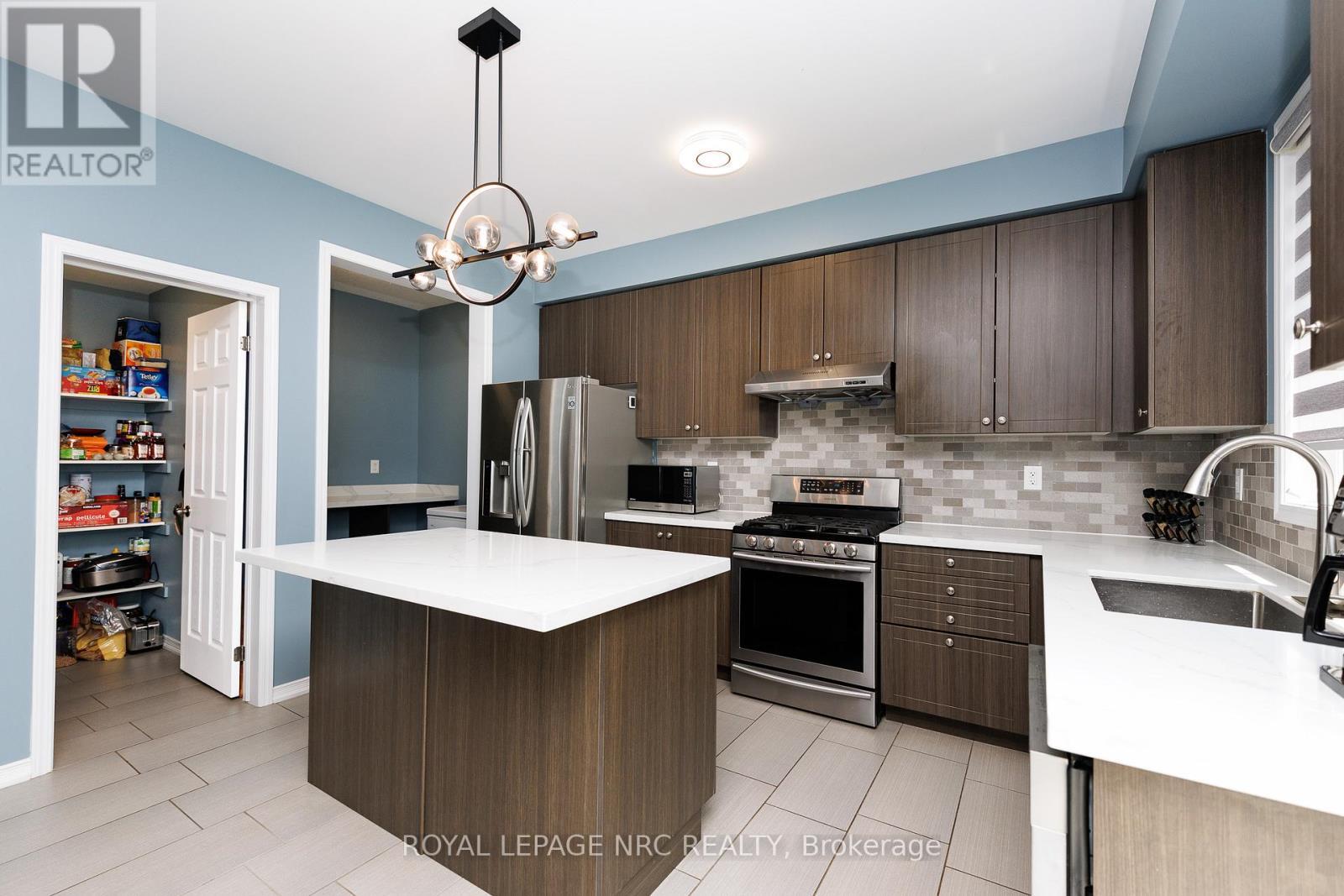 8002 Hackbery Trail, Niagara Falls (Brown), ON