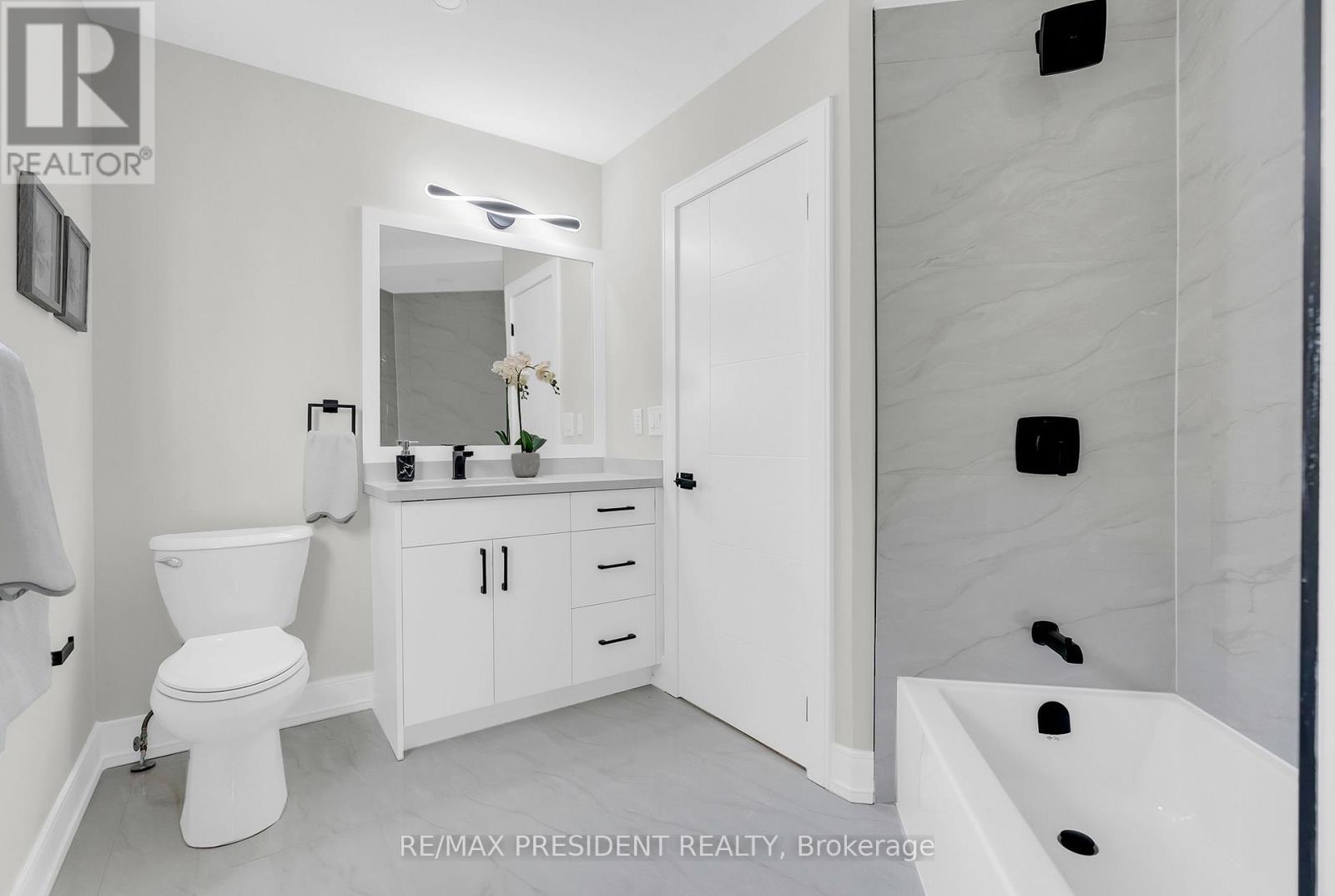 Semi-Ensuite - 2362 Bankside Drive, Mississauga, ON