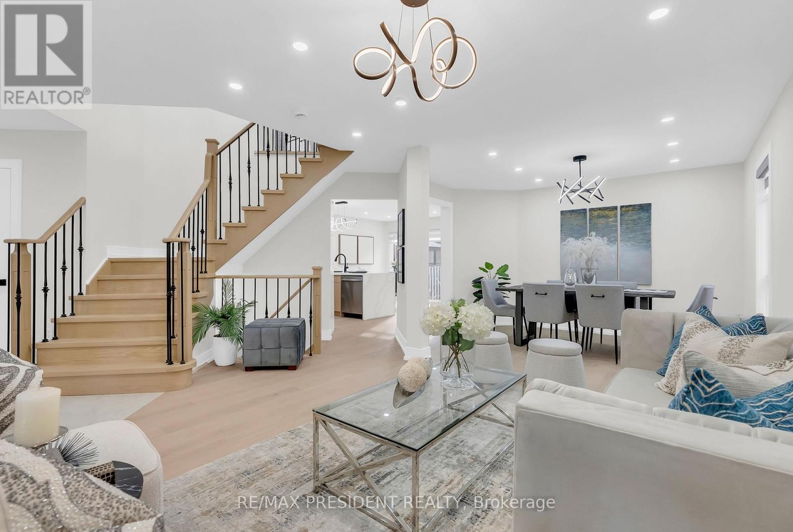 Living Area - 2362 Bankside Drive, Mississauga, ON