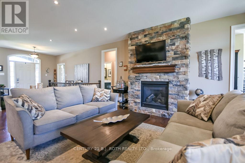 2 Roy Hickling Drive, Springwater, ON