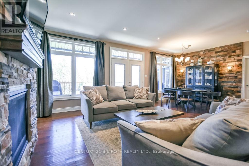 2 Roy Hickling Drive, Springwater, ON