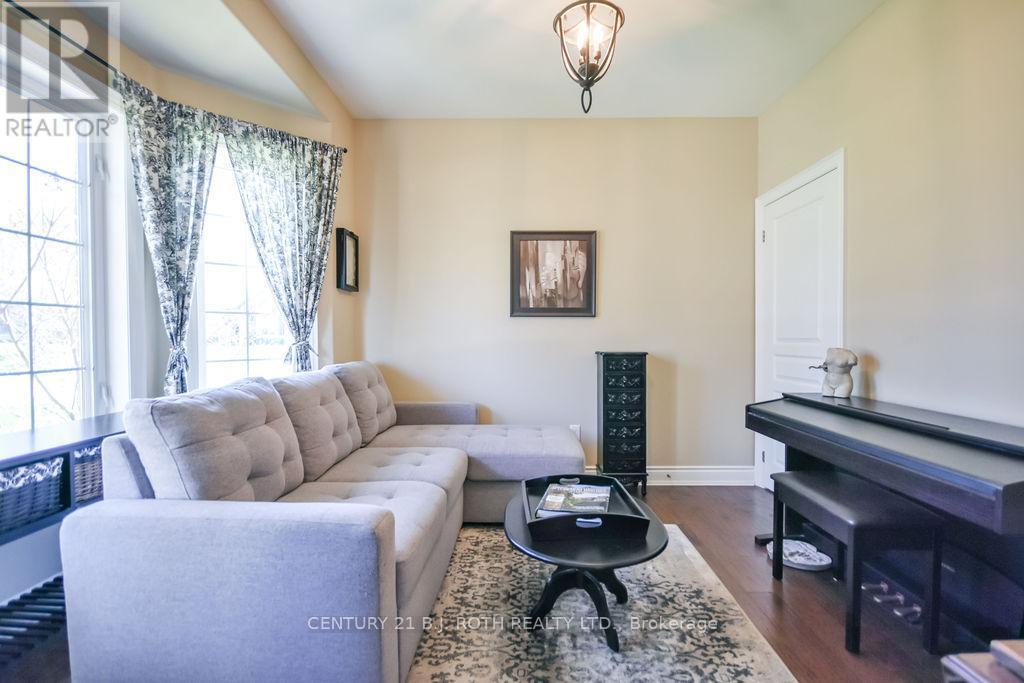 2 Roy Hickling Drive, Springwater, ON