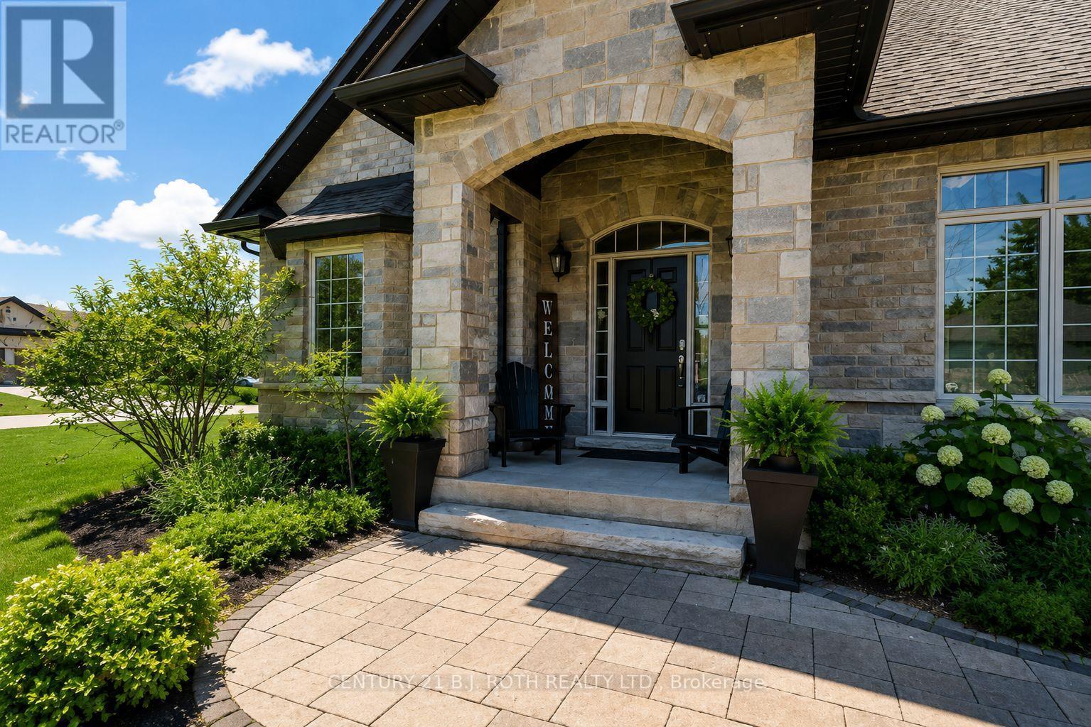 2 Roy Hickling Drive, Springwater, ON