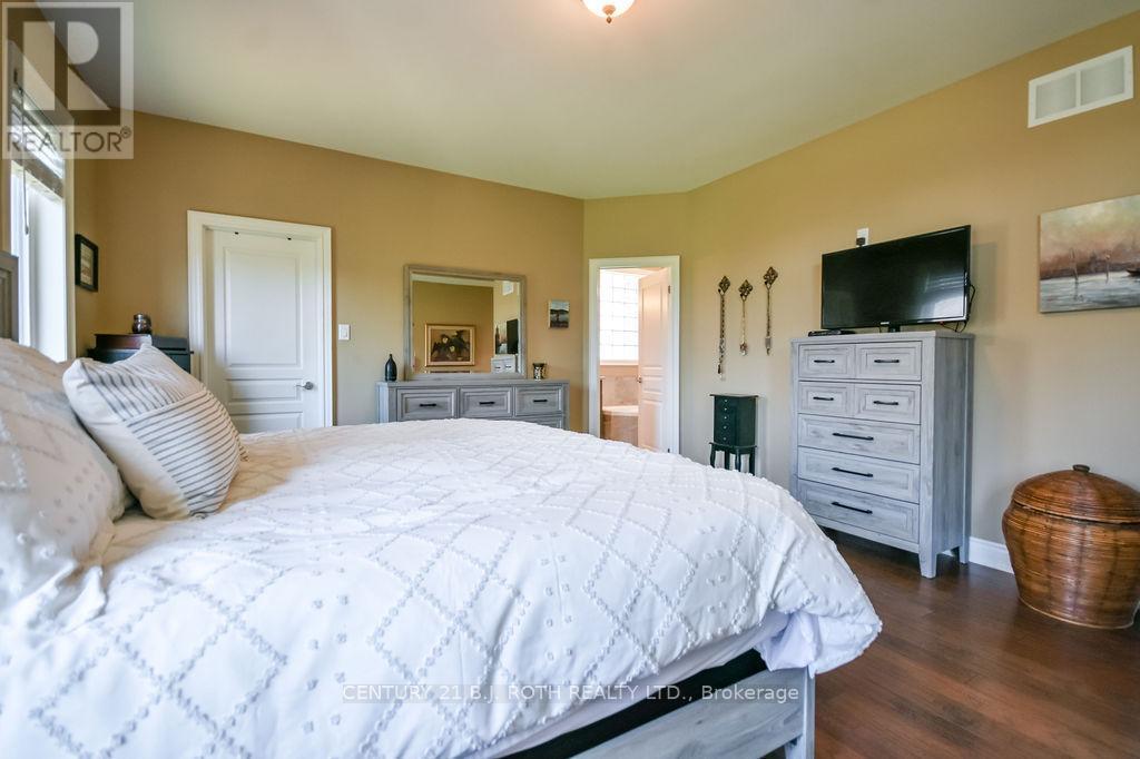 2 Roy Hickling Drive, Springwater, ON